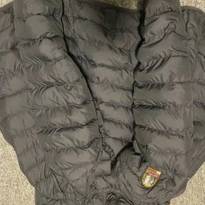 Parajumper  - Para jumper jacka Y-M, ganska stor i storleken. Nytt pris - 3799, mitt pris 1100. Köpt på para jumpers hemsida 