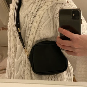 Väska - Super snygg väska köpt i USA och därför vet jag inte vilket märke.😍😍 Köpare står för frakt!!  