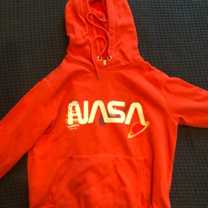 Nasa hoodie - Köpte på plick eller tise (kommer inte ihåg). Tyvärr är den för liten för mig.