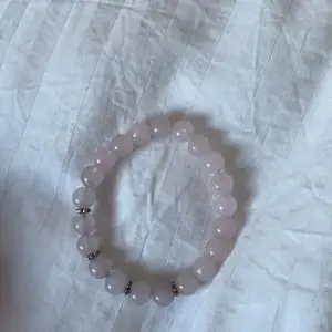 Kristall armband i kristallen rosequartz/ rosenkvarts , köptes på sök och Finn för 200kr 