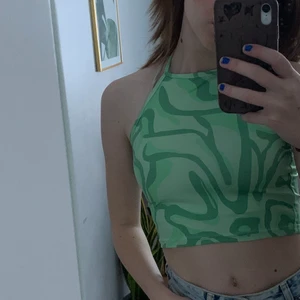 Topp - Super söt topp💕 säljer pga att jag inte använder längre