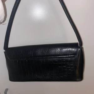 Säljer denna väska 💞 - Väska från Nelly , kommer inte till användning 💞