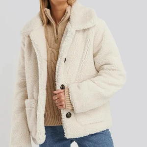 Teddy jacka  - Säljer min teddyjacka från NAKD då den är lite för stor och inte kommer till användning! Endast använd en gång och inköpt i höstas 💞 Nypris: 849kr! Skriv för fler bilder!!