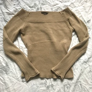 stickad tröja  - beige stickad tröja!! sitter så fint på kroppen💕💕