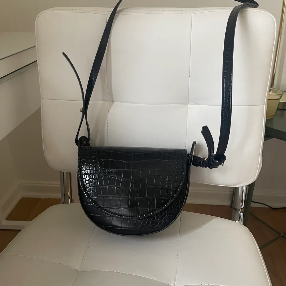 Black NA-KD bag in perfect condition . Väskor.