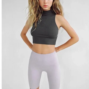 Topp - Grå ribbad topp från Zara 