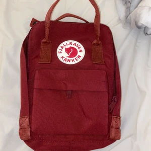 Fjällräven mini ryggsäck  - Väldigt fint skick!! Inte äkta men ser ut som det! 😊 