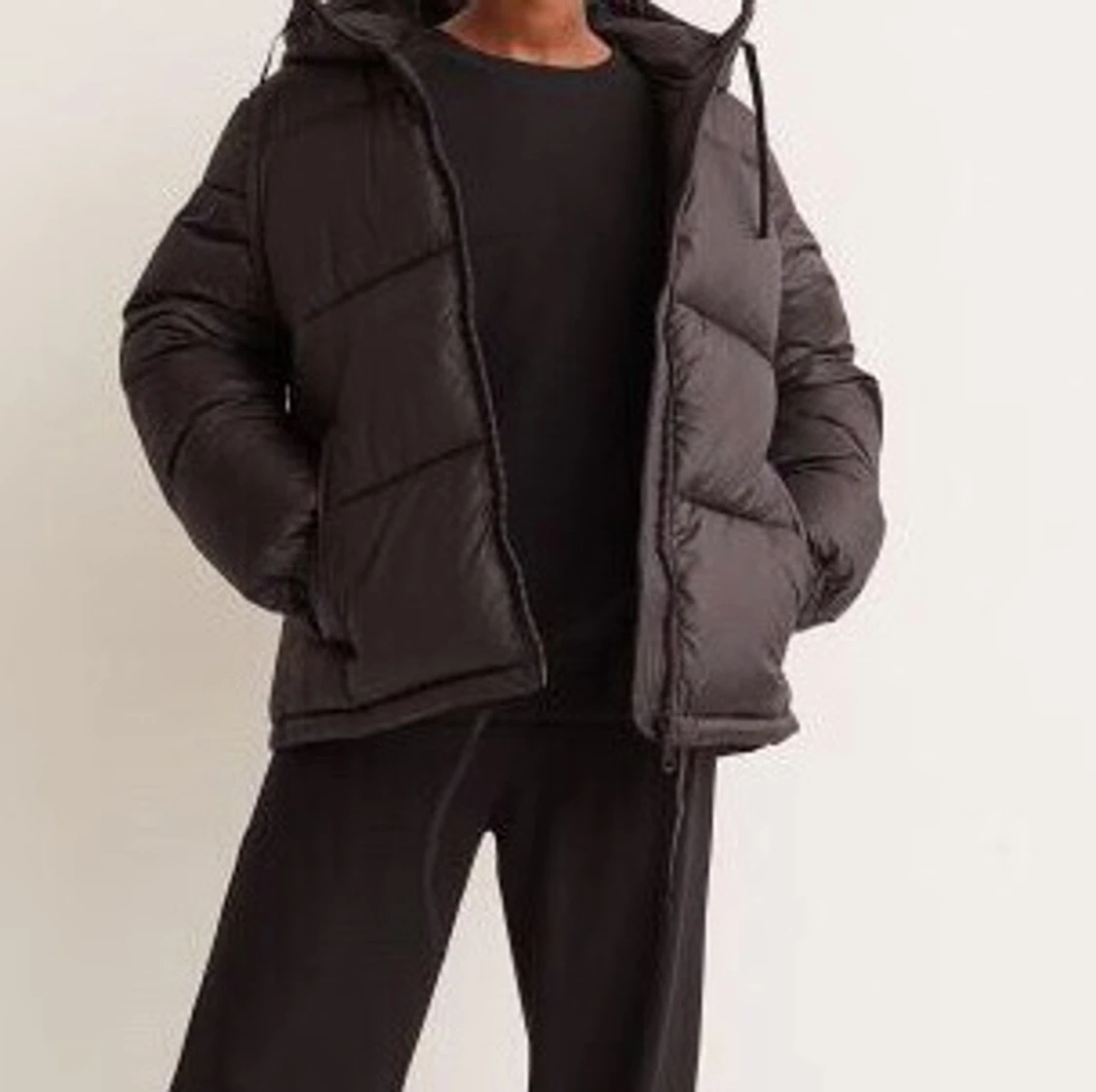 Svart pufferjacka - 90