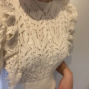 Zara topp - Denna snygga zara topp som aldrig är använd säljs nu, aldrig använd✨köp direkt för 320kr, skriv för fler bilder