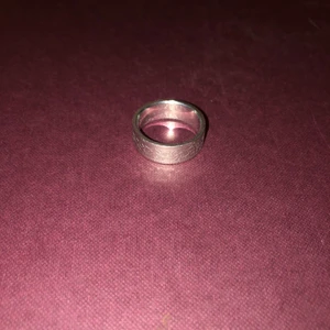 Ring - Najs ring med fint mönster:) ger lite tiktok pickme vibes