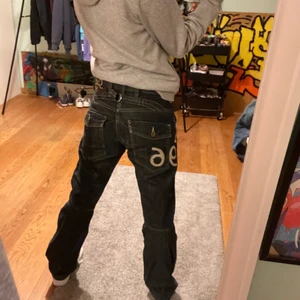 Y2k jeans - Jeans som är köpta second hand. Passar nån som är 162-172 skulle jag gissa
