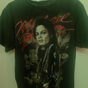 Vintage michael jackson tee - Tröjan är thriftad men i bra skick då jag knappt har använt den.