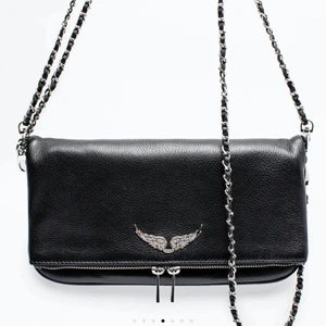 Zadig & Voltaire väska  - Säljer min fina väska från Zadig & Voltaire, den är i fint skick och mycket sparsamt använd! Dustbag och extra kedja medföljer💓 nypris över 3000