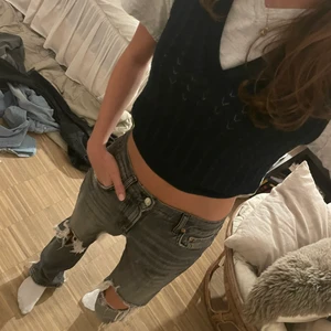  zara väst - Super härlig skogsgrön zara väst! Passar både med och utan t shirt☺️ 