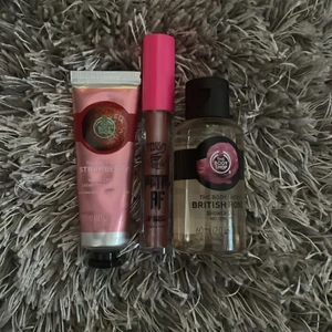 Produkter - Handkräm doft jordgubb köptes för 30kr och kommer sälja för 10kr lipgloss är inte använt och säljes för 10kr och dusch gel köptes för 25kr och kommer säljas för 5kr så allt tillsammans blir 25kr 