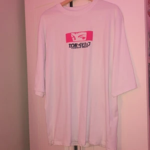 Anime tee  - Cowboy bebop oversize t-shirt med tryck fram och bak från PULL&BEAR