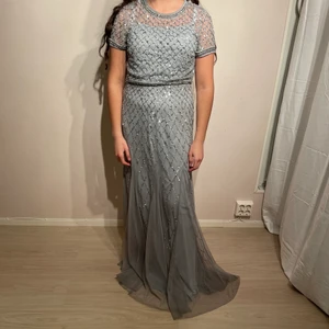 Festklänning  - För mer information/frågor skriv dm vid seriöst intresse 