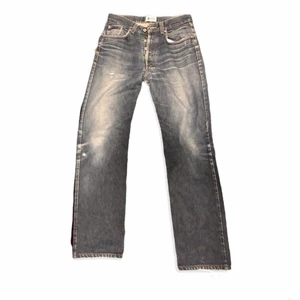 Dolce&Gabbana Jeans Vintage - Säljer nu ett par vintage D&G Wide Jeans storleken är 46 men skulle säga att det passar mer 48, aningen mer grå på bild men denimblå i verkligeheten (kolla instagram) skriv gärna vid frågår😊
