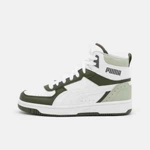 Puma skor - Nike Jordan liknande skor, helt nya. Aldrig använda. Köpta i fel storlek. Priset kan diskuteras vid seriös konsument. 