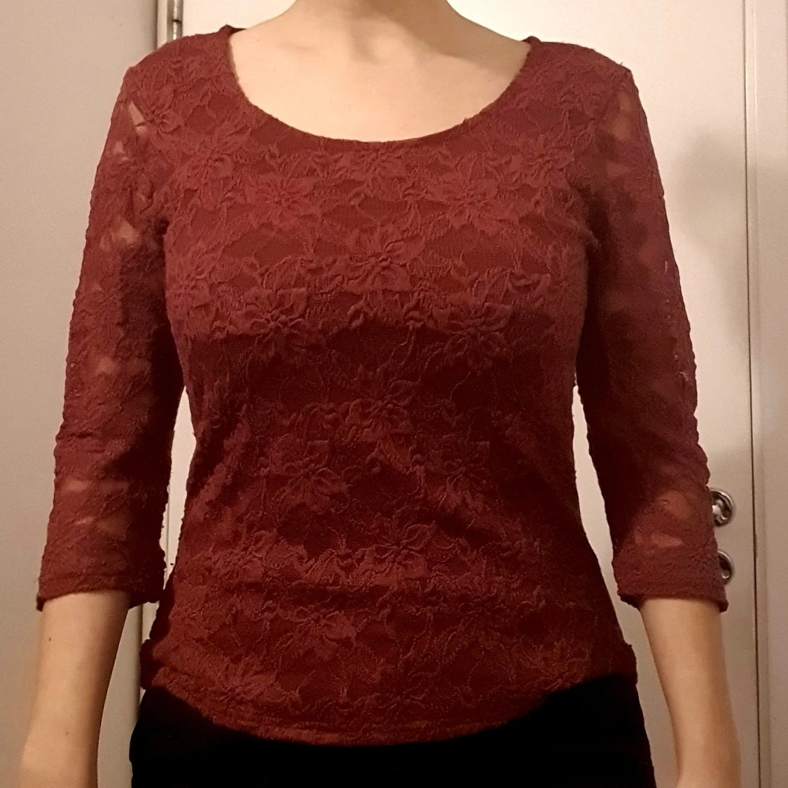 Spets tröja (vinröd)