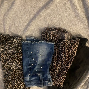 Klädpaket - 4st kjolar som jag inte använder vill bli av me allt så fort som möjligt eftersom jag ska köpa ny garderob därför är priserna väldigt låga 🤍 allt är strl s 