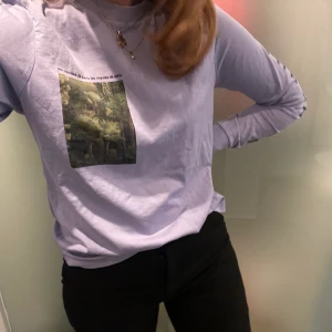 Le Coyotes de Paris tröja💕 - Tröja i bomull från Le Coyotes de Paris💙 Storlek 16yrs som passar mig som är 36/S. Nypris ca 1000. Säljer för 300. Skriv till mig om du vill köpa! 