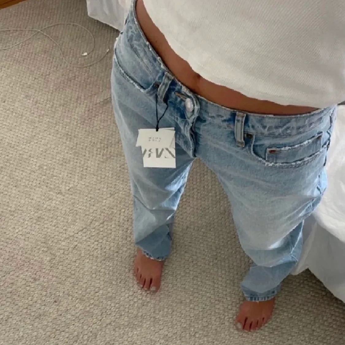 Zara mid rise jeans - 90