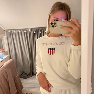 Gant tröja  - Snygg o enkel Gant tröja! Inte så mkt använd! Äkta! Storlek s