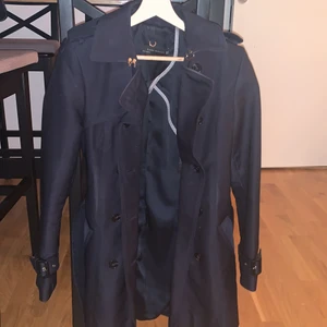 Kappa från Zara i storlek xs - Kappa i nyskick i marinblå!