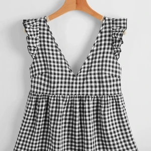 Rutig topp💋 - Säljer denna topp eftersom den inte kommer till användning! Aldrig använd☺️