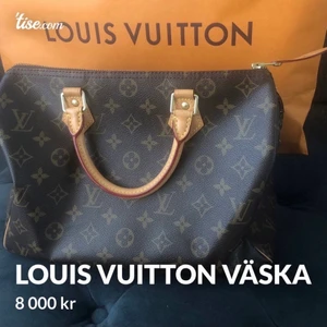 Äkta Louis Vuitton speedy väska - Säljer min väska då den inte kommer till användning. Väskan är i nyskick då den är använd ett par gånger.inköpt i LV butiken i Stockholm.Allt finns med kvitto påse osv..Priset kan diskuteras vid snabb affär.