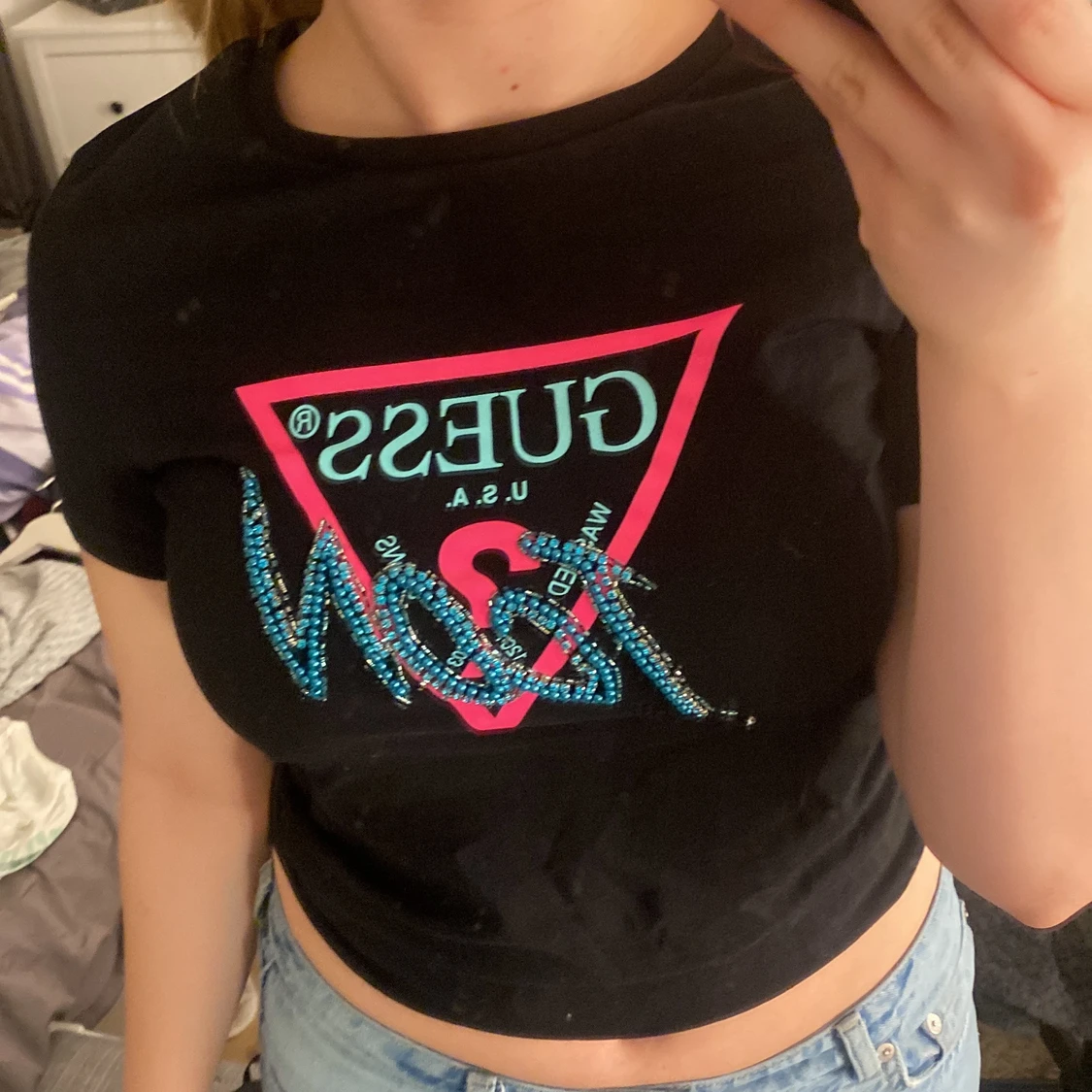 En T-shirt från guess