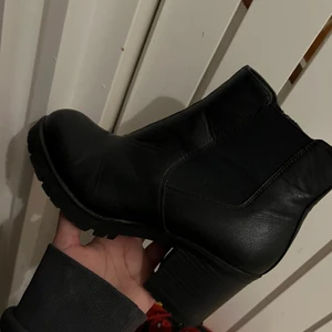 Skor - Vinter klackskor! Bra skick storlek 39 säljes för 250 kronor köpta för 800