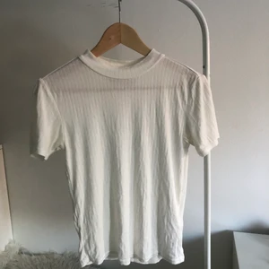 Vit tröja -  t shirt me kort turtelneck 