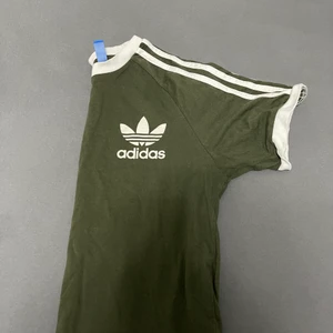 Adidas tröja - Croppad tröja ifrån adidas