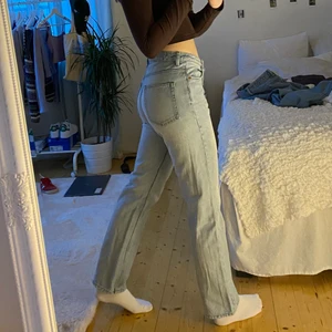 Jeans - Skitsnygga jeans från weekday i modellen voyage. Säljer då de är lite för stora. Jag är 165 🤎🤎
