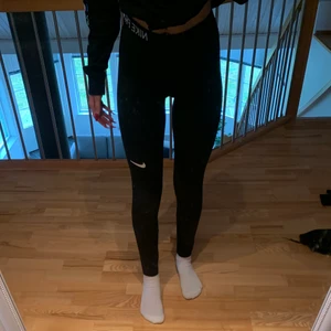 Träningsbyxor  - Träningsbyxor ifrån Nike Pro, säljes pga kommer inte till användning. Fint skick 