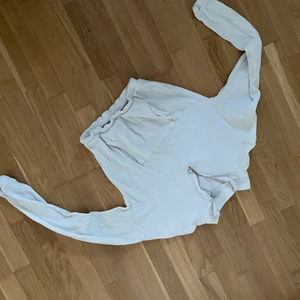 Chiquelle tröja - Använd sparsamt inköpt ca 3 år sedan. Tröja med dragkedja