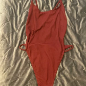 Body/baddräkt  - Body/baddräkt aldrig använt. 50kr + frakt 