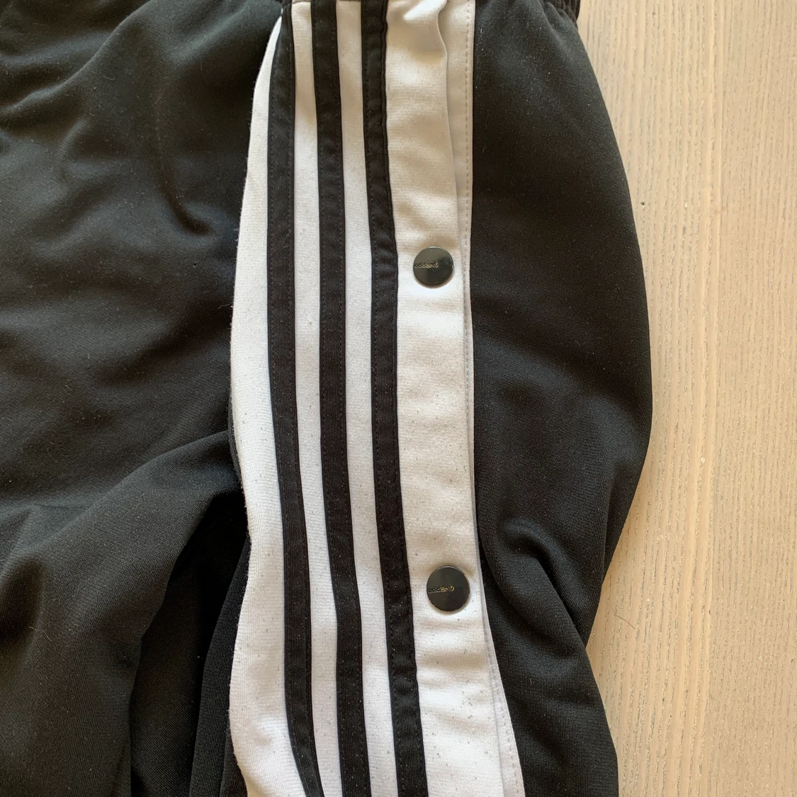 Adidas byxor med knappar Limited edition M - 90