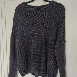 Tröja från Monki - Säljer en tjocktröja från Monki i storlek M. Haft tröjan i några år men använd endast några få gånger. Fint skick. Pris kan såklart diskuteras. Bara att skriva vid frågor. ❤