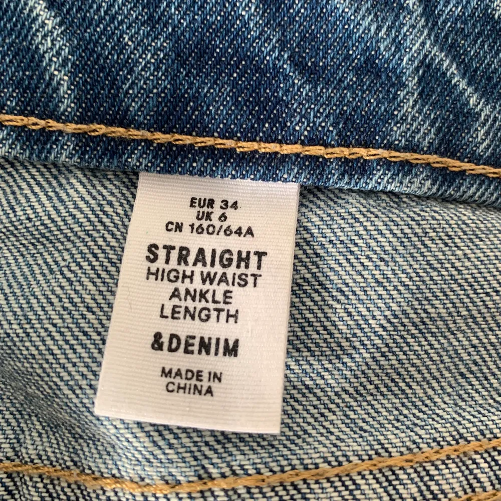 Använda fåtal gånger. Säljer för att de inte är min stil längre.. Jeans & Byxor.