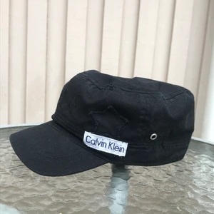 Svart ”emilkeps” - Svart fin ”Emil keps” i fint skick :) 60kr + frakt :)