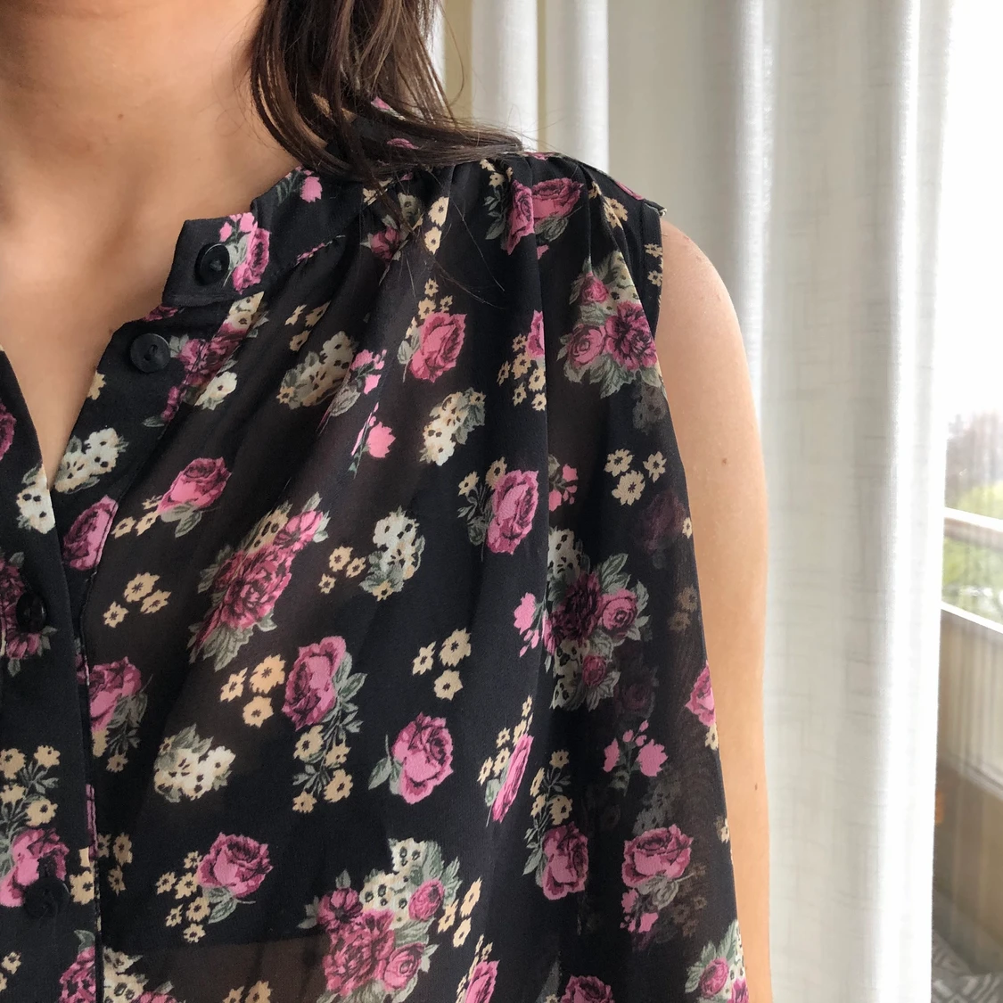 Blus med blomdetaljer - 90