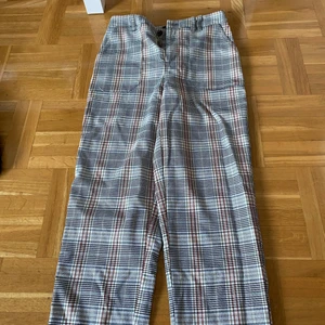 Byxor från Urban outfiters - Aldrig använda, inte min stil. Storlek 34