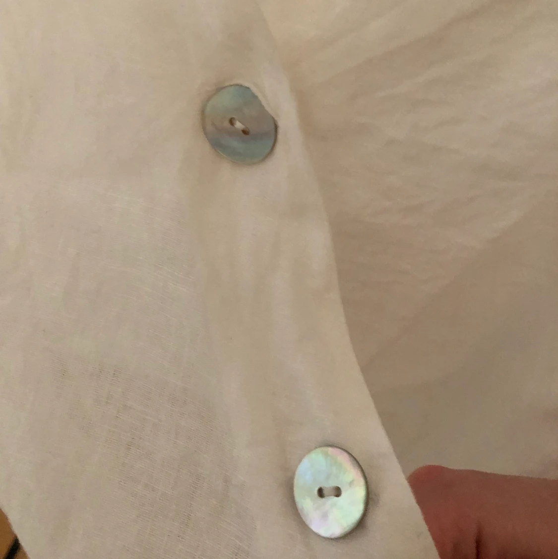 Blus med volangdetalj - 90