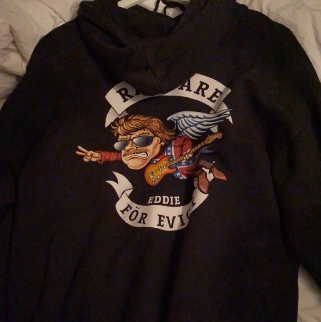 En ragggar tjocktröja - 90