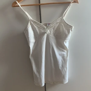 Linne  - Ett söt linne ifrån power girl. Banden kan man dra åt