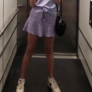 Kommer från zara  - Har använt är kort på mig för jag har långa ben, väldigt fin på 