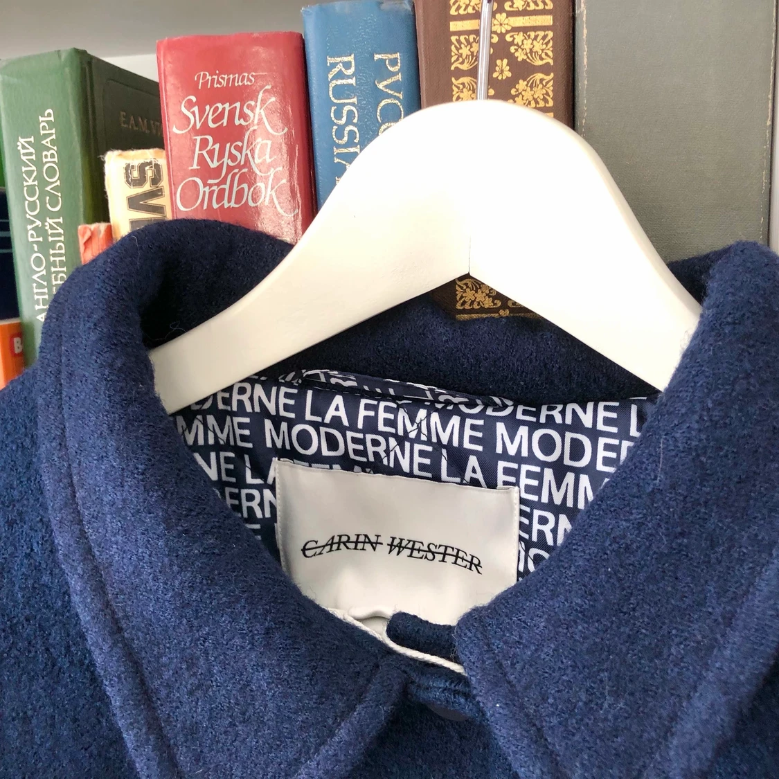 En mörkblå bomberjacka från Carin Wester - 90